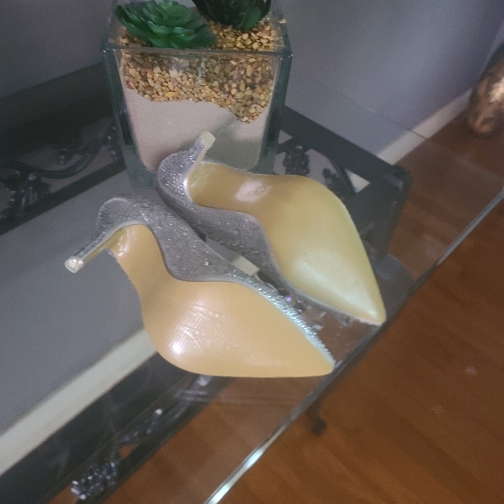 Pumps - Picture 3 of 6